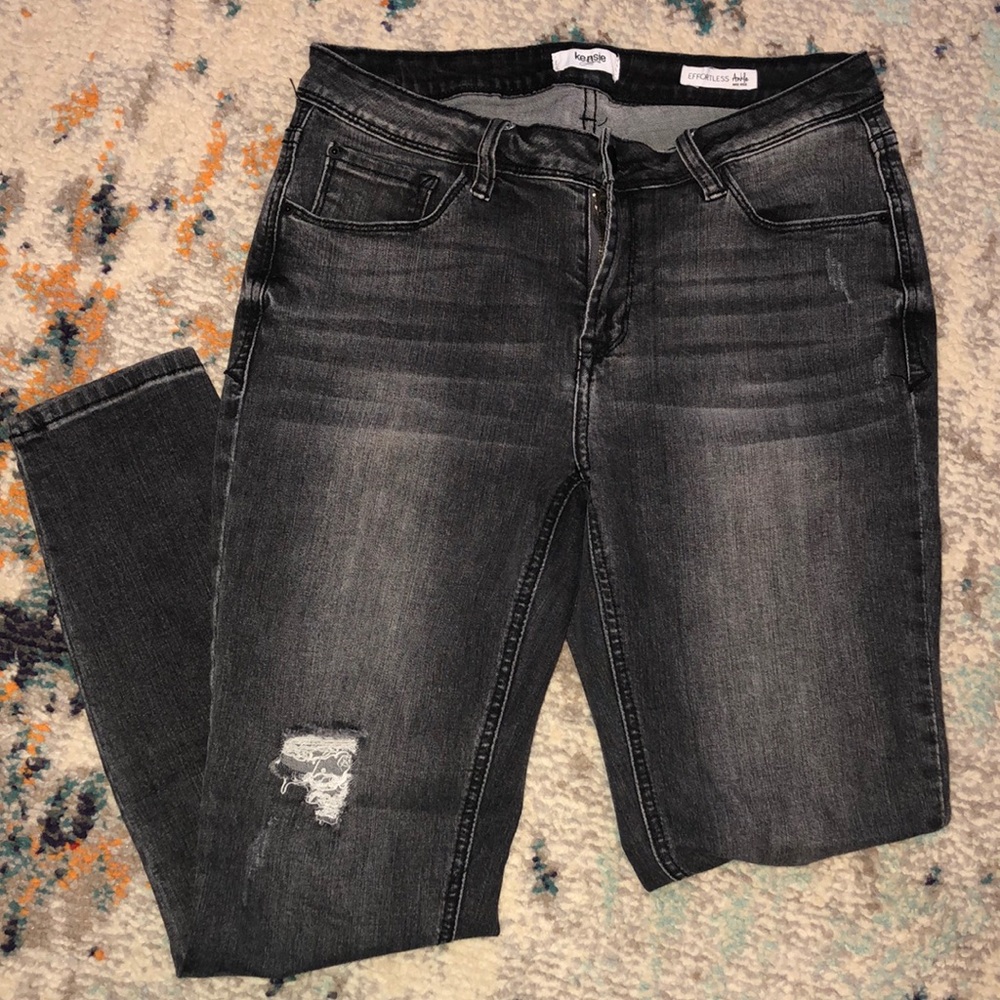 Distressed mid rise ankle jeans